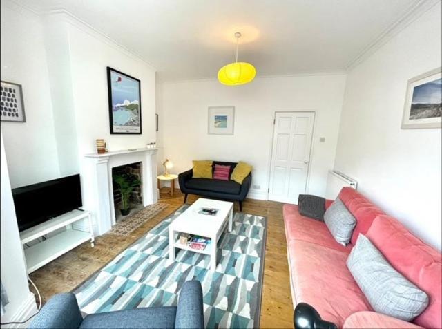 *Family Home In Mumbles. Close To The Beach* Exterior photo