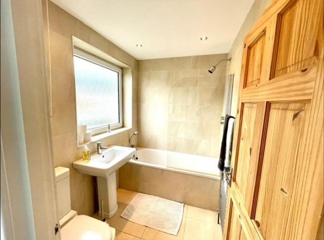 *Family Home In Mumbles. Close To The Beach* Exterior photo