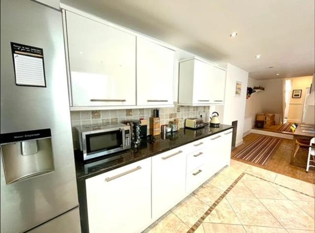 *Family Home In Mumbles. Close To The Beach* Exterior photo
